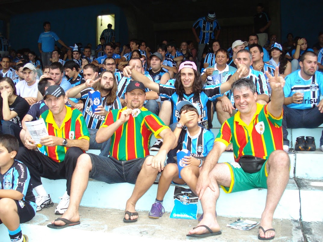 O Deportivo Mustela marcou presença nos últimos dias do Estádio Olímpico Munumental. A maioria dos atletas pipocaram mas Danei Lahm e Gilmar Rubini vestiram o manto e foram para a arquibancada, no jogo Grêmio F.B.P.A. 1 x 0 Canoas F.C. pelo Gauchão 2012 no dia 21 de Abril de 2012.